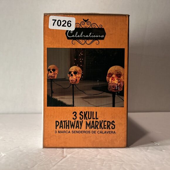 New Celebration 3 Skull Pathway Markers Halloween Outdoor Lights 3 Ft - Picture 2 of 7